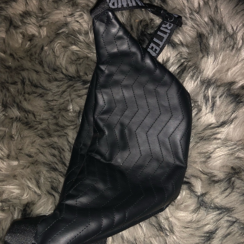 fanny pack - Picture 3 of 3